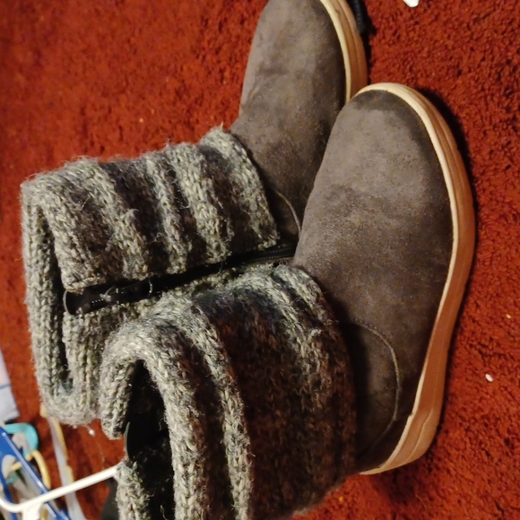 Boots - Picture 2 of 5